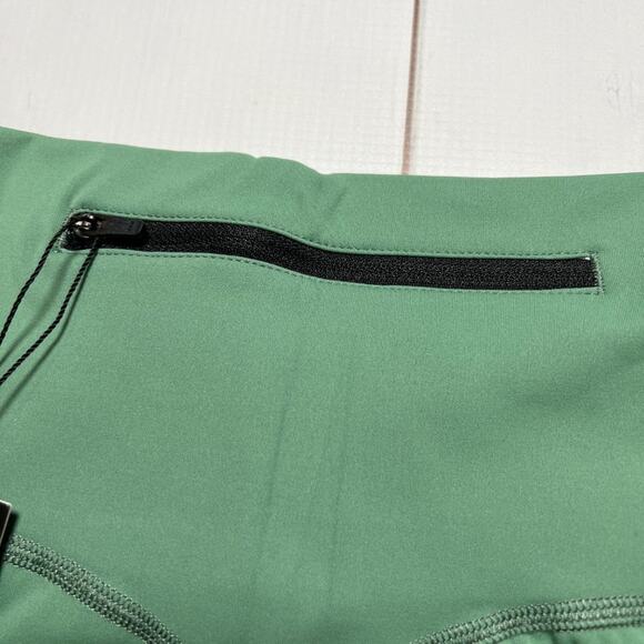 NWT MALO Republic On the Run 7/8 Tights SIZE M Sagebrush Green Yoga Pants NEW - Picture 9 of 14